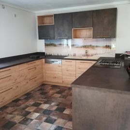 Fliesen, Mosaik, Feinstein und Terrassenplatten