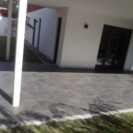 Fliesen, Mosaik, Feinstein und Terrassenplatten